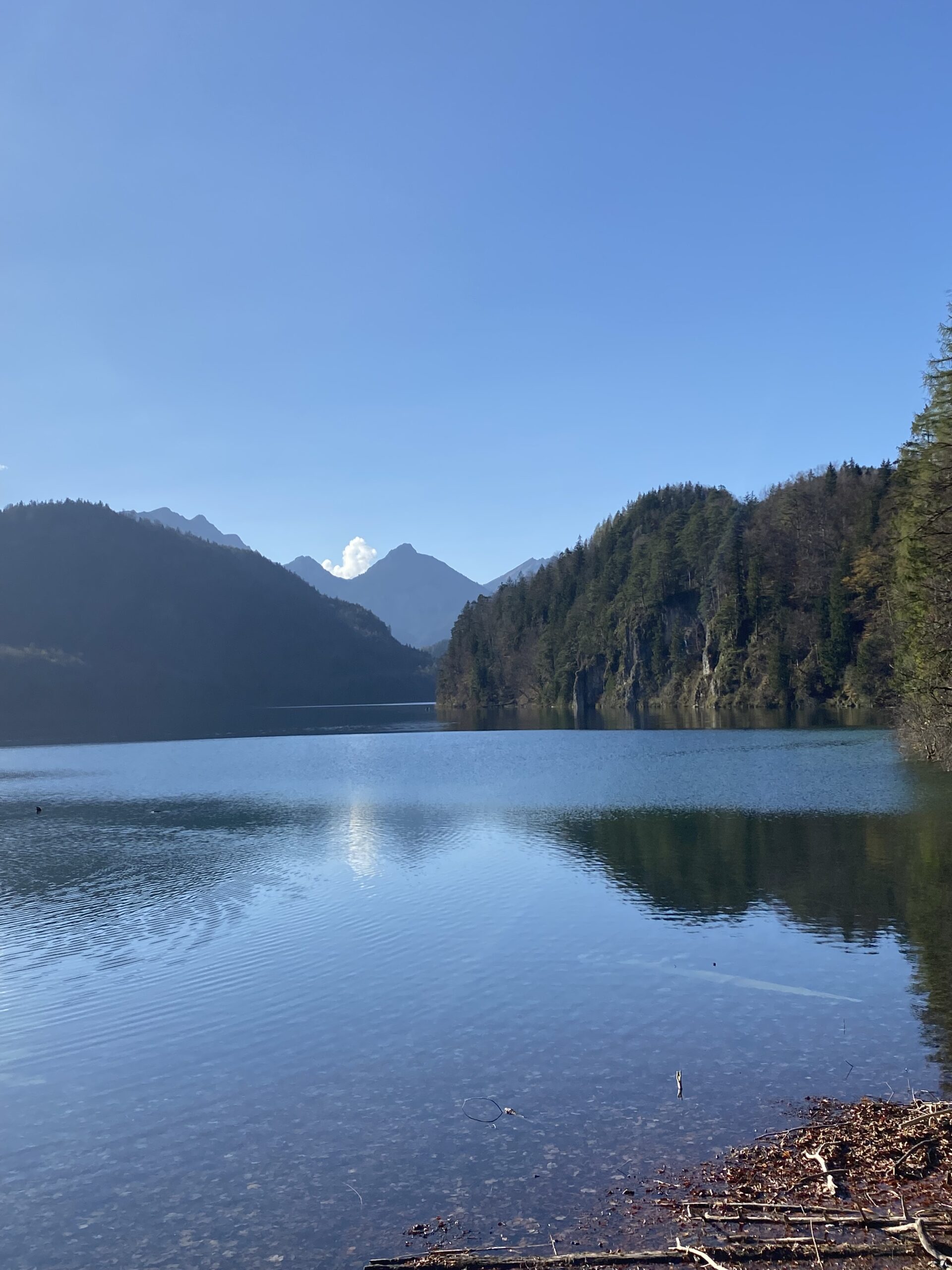 Bilck auf den See und die Berge